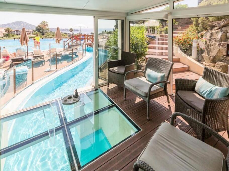 Cadre D'Exception: Panoramic Sea View Apartment in Saint-Raphael Exterior photo
