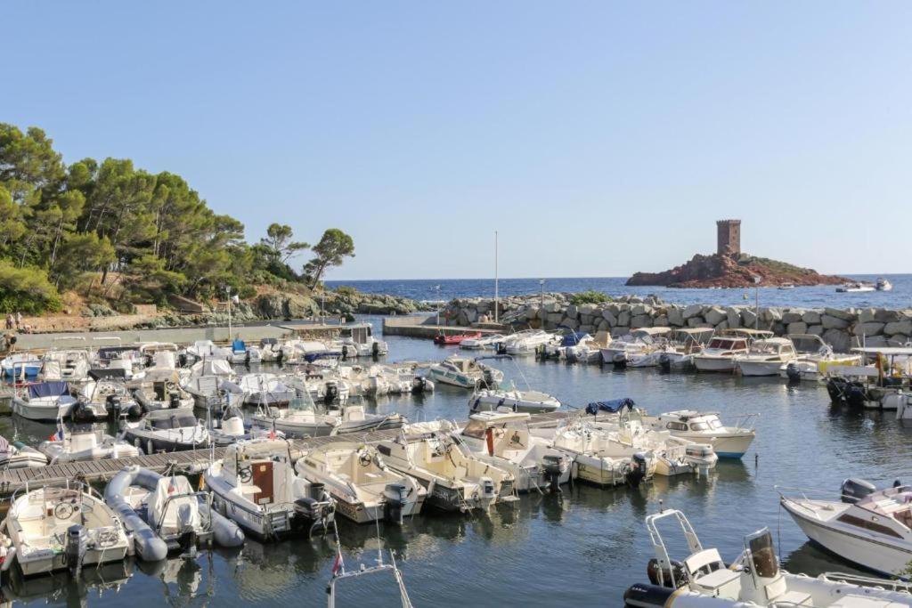 Cadre D'Exception: Panoramic Sea View Apartment in Saint-Raphael Exterior photo