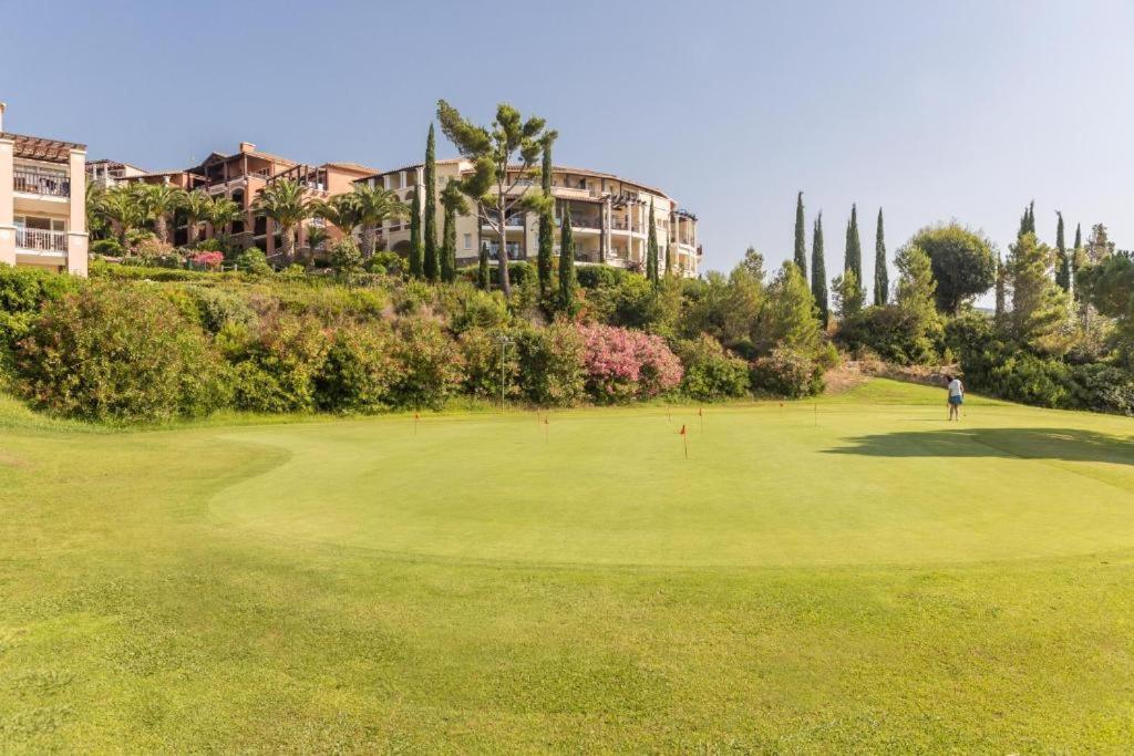 Cadre D'Exception: Panoramic Sea View Apartment in Saint-Raphael Exterior photo