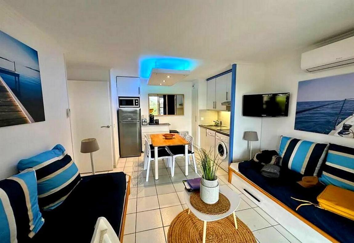Cadre D'Exception: Panoramic Sea View Apartment in Saint-Raphael Exterior photo