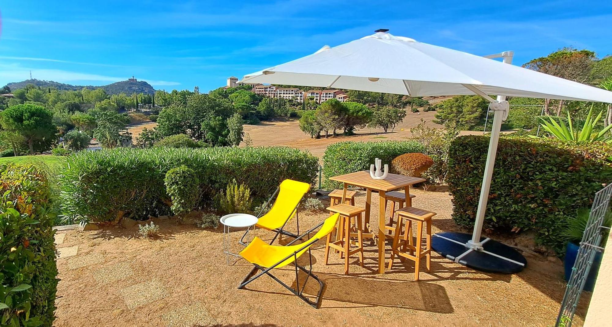 Cadre D'Exception: Panoramic Sea View Apartment in Saint-Raphael Exterior photo