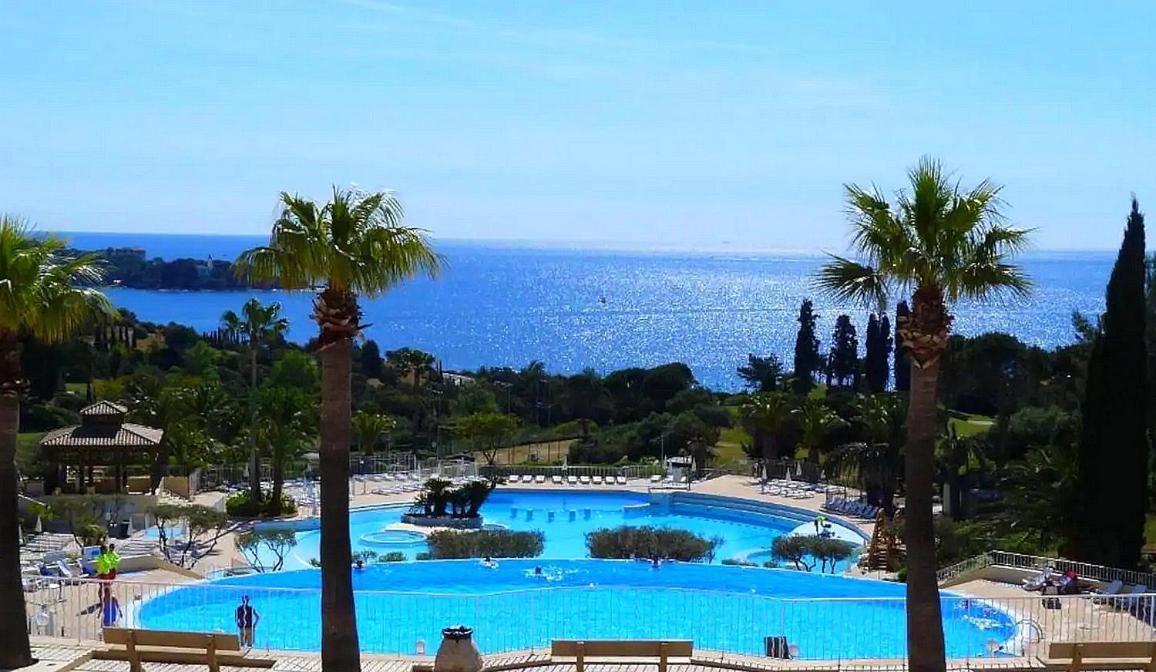 Cadre D'Exception: Panoramic Sea View Apartment in Saint-Raphael Exterior photo
