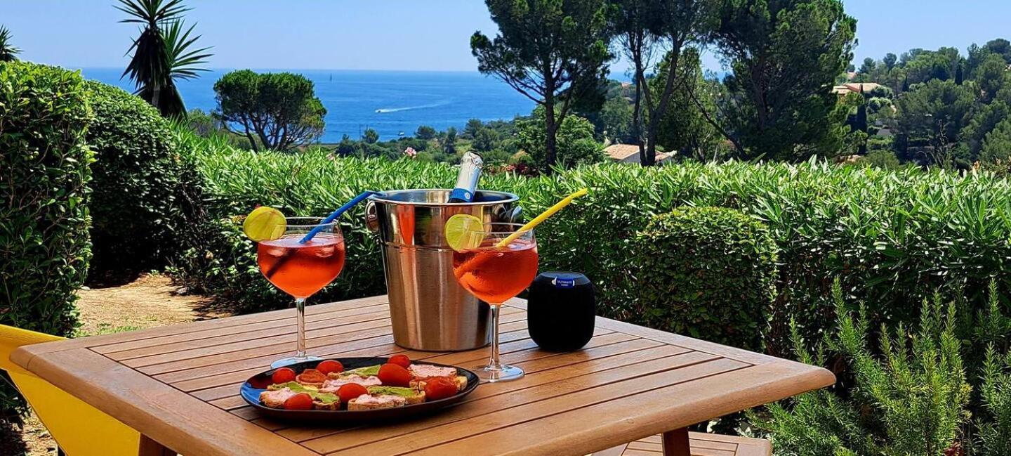 Cadre D'Exception: Panoramic Sea View Apartment in Saint-Raphael Exterior photo